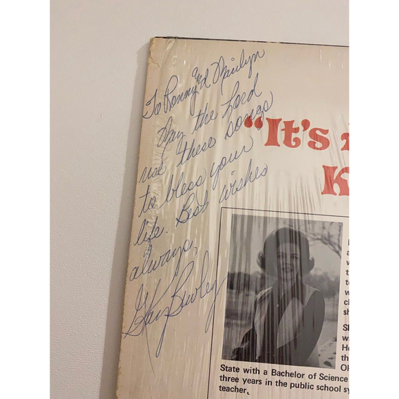 Kay Bewley It's A Wonderful Life LP Shrink Autographed CMP Recordings 7240 VG+ - Picture 3 of 8